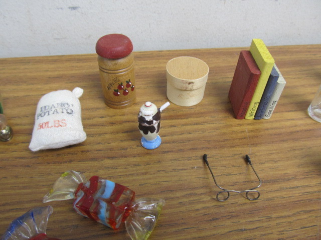 lot 84 image: Nice Lot of Vintage etc Miniatures