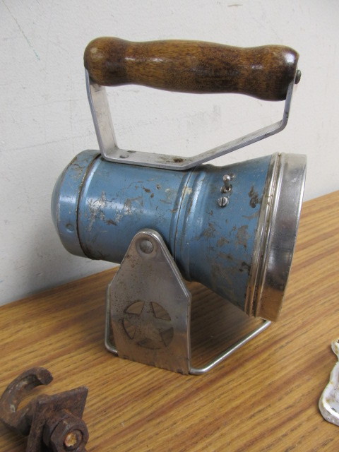 lot 85 image: Group of Assorted Vintage Items