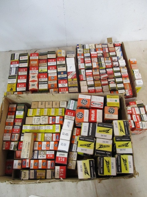 lot 50 image: Large Lot of Vintage Boxed Radio Tubes