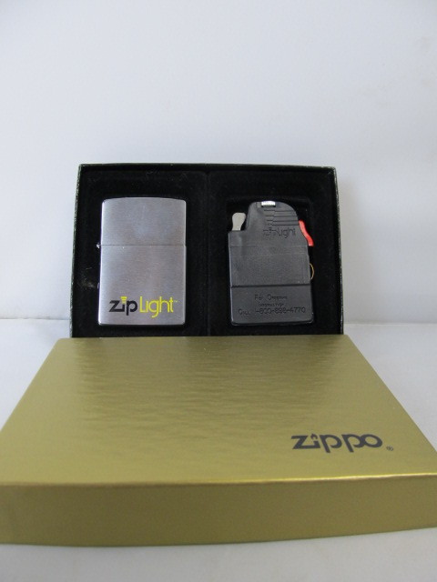 lot 53 image: Mint condition ZIPPO ZipLight Flashlight Salesman Sample