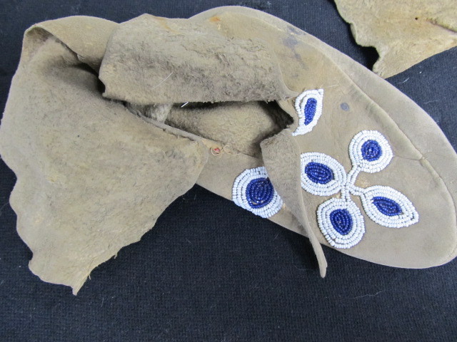 lot 98 image: Antique Native American Beaded Moccasins