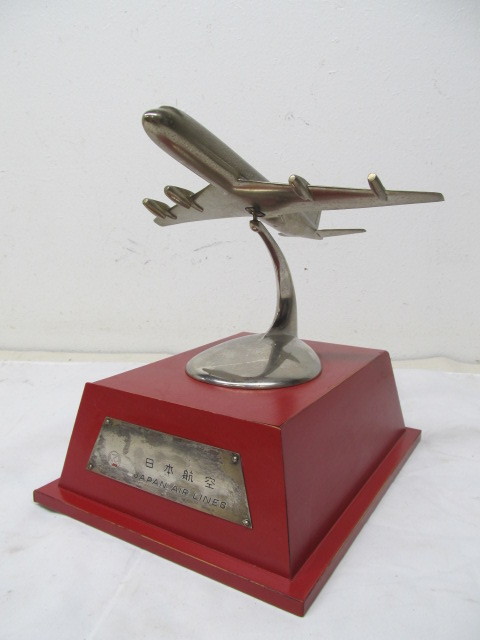 lot 104 image: Large Vintage Chrome JAPAN AIRLINES Display