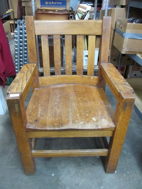 lot 117 image: Large Antique Quartersawn Oak Arts & Crafts Armchair