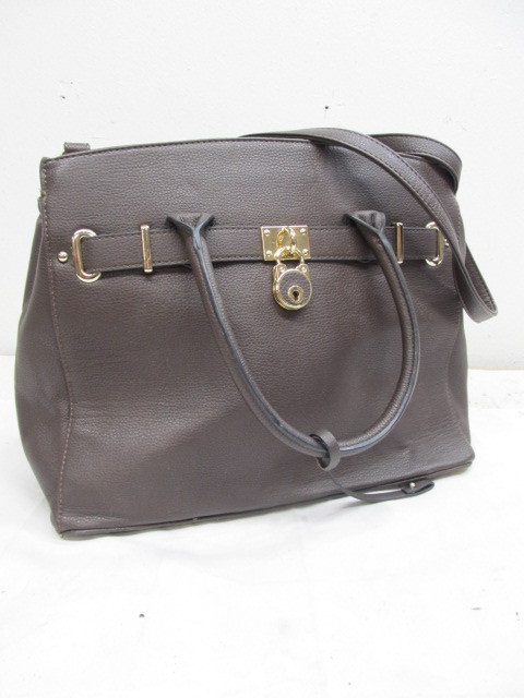 lot 131 image: BRAND NEW Large Purse