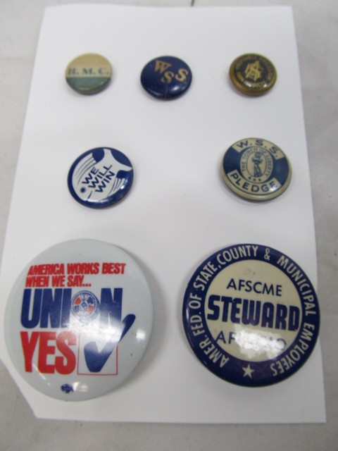 lot 163 image: Vintage & Antique Pinback Buttons