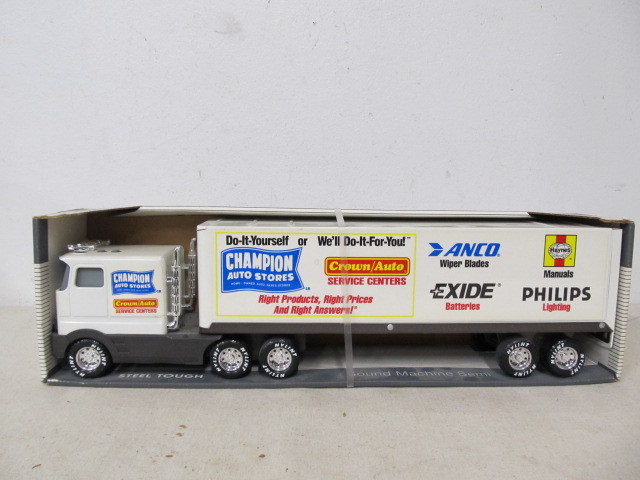 lot 207 image: Large 20 Vintage NYLINT Steel Toy Semi Truck - NEW IN BOX