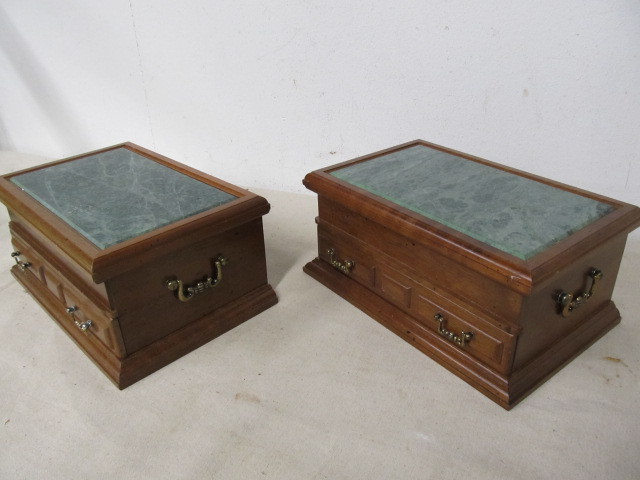 lot 213 image: Nice Matching Pair of Vintage Jewelry Cases