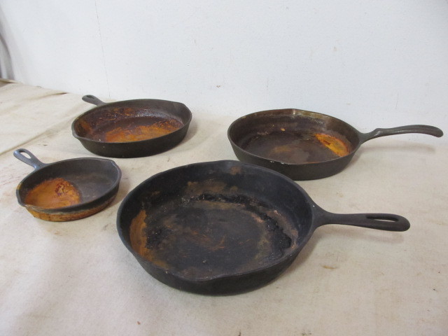 lot 229 image: Group of 4 WAGNER WARE Cast Iron Skillets