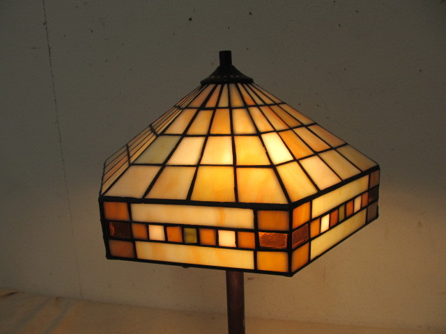 lot 230 image: Vintage Style Stained Glass Desk Lamp