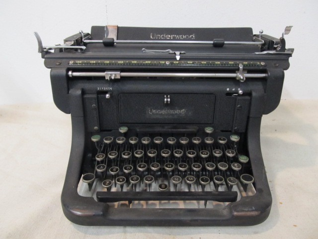 lot 7 image: Vintage UNDERWOOD Elliot Fisher Typewriter