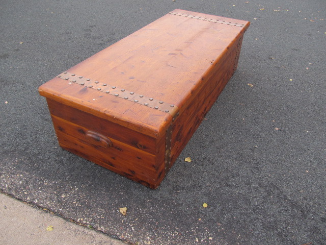 lot 100 image: Nice Vintage 1940s Copper Strapped Cedar Chest 