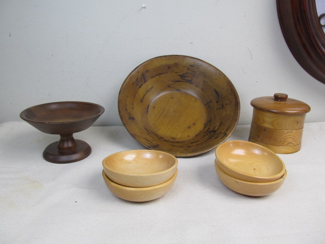 lot 155 image: Lot of Vintage Wooden Serving Pieces