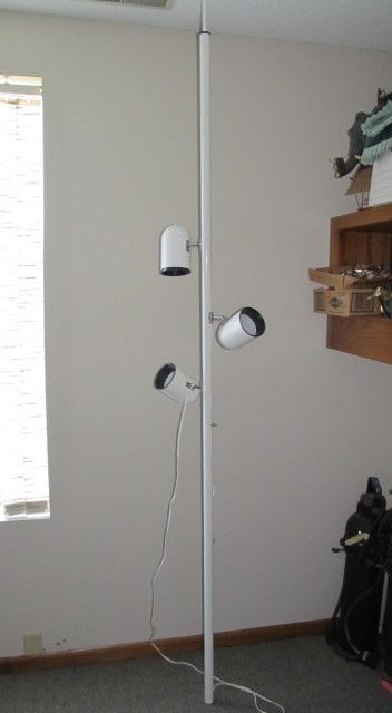 lot 228 image: Retro Style Tension Pole Lamp