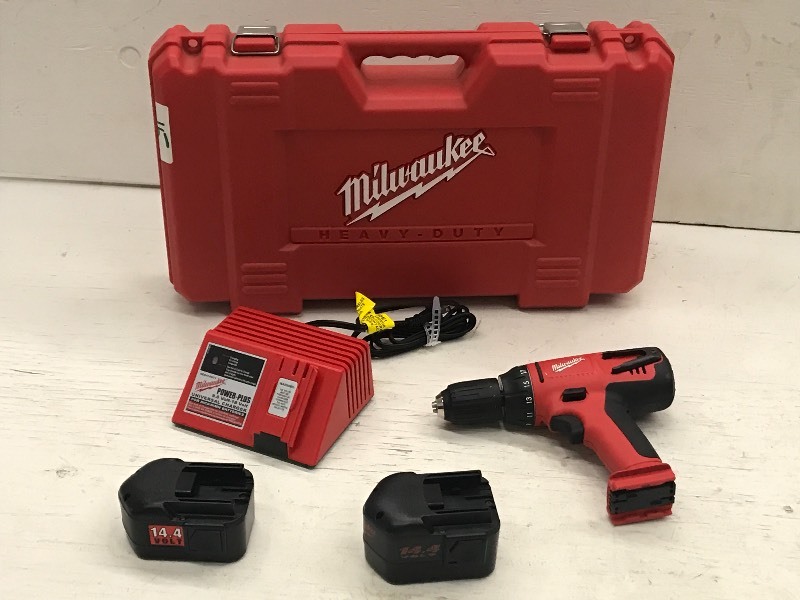 Milwaukee Cordless 12 Drill-Driver Kit