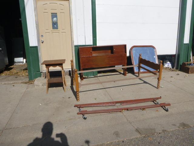 lot 51 image: Bed Sets