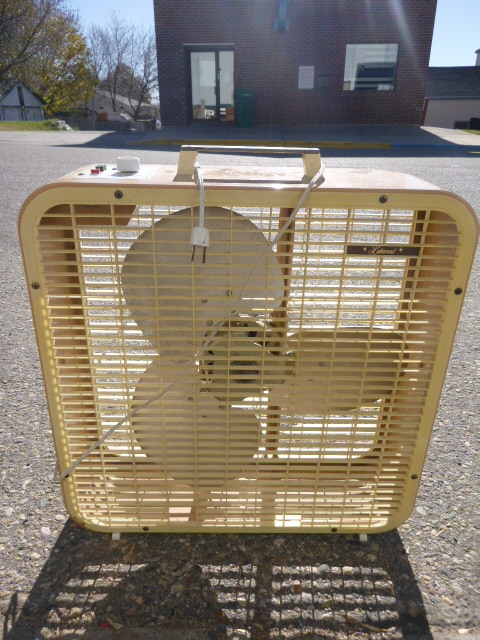lot 55 image: Box Fan