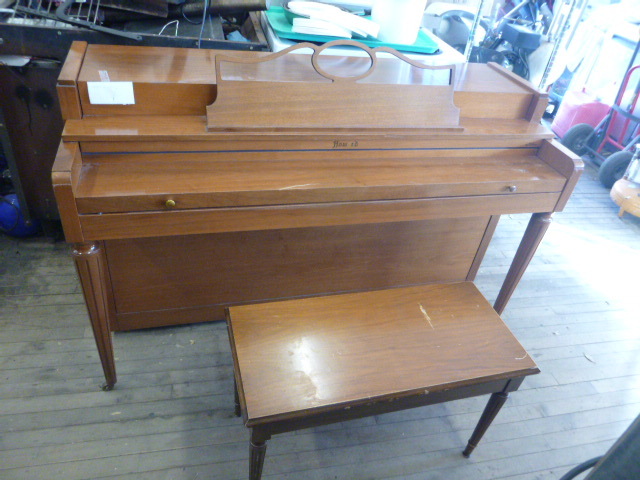 lot 7 image: Howard Upright Piano