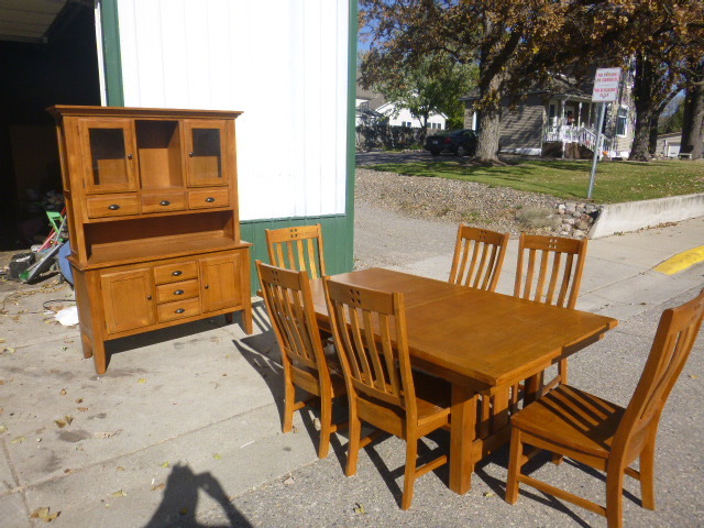 lot 10 image: Solid Oak Dining Set