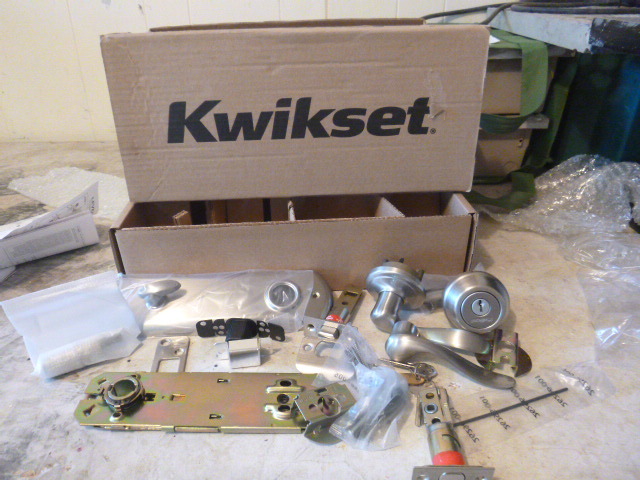 lot 15 image: 2 NEW Kwikset Door Knob Set