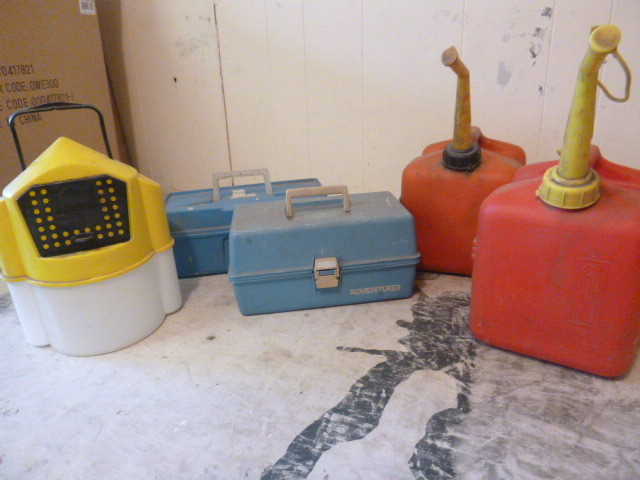 lot 25 image: Fishing Items