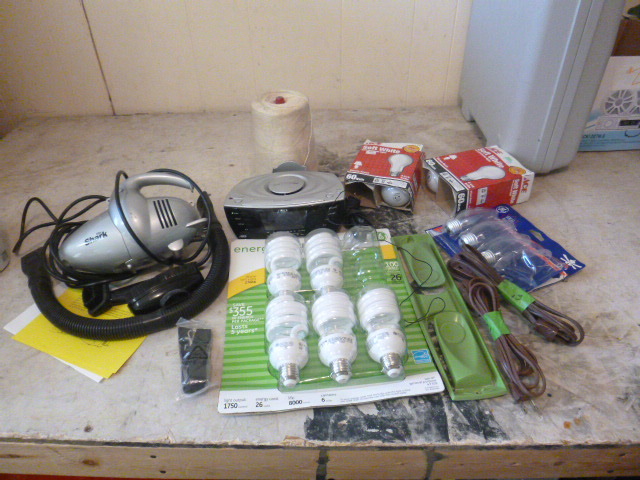 lot 32 image: Household Items