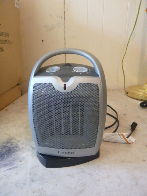 lot 38 image: Lasko Portable Heater