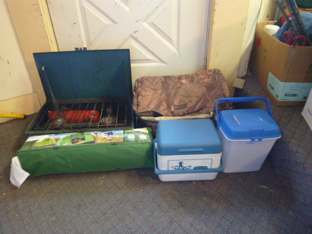 lot 40 image: Miscellaneous Camping Gear