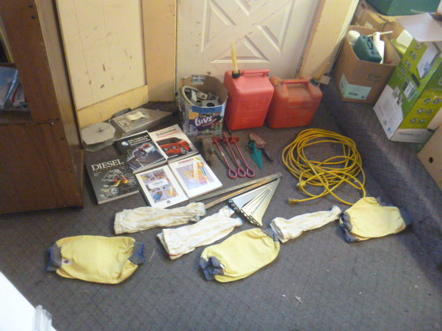 lot 42 image: Miscellaneous Garage Items