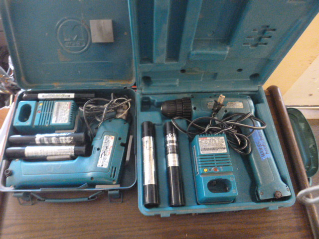 lot 43 image: 2 Makita 9.6 V Drill Guns