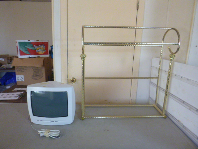 lot 73 image: Philips 13 TV