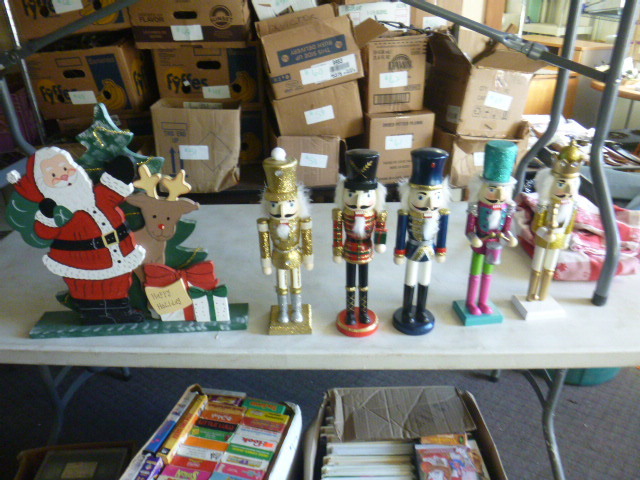 lot 67 image: 5 Nut Crackers