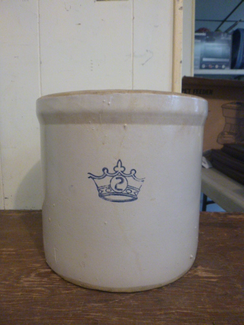 lot 89 image: Vintage Crown Royal Blue #2 Crock