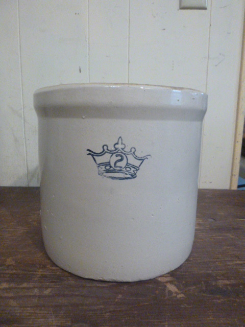lot 90 image: Vintage Crown Royal Blue #2 Crock
