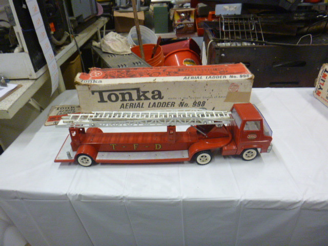 lot 100 image: Vintage Tonka Aerial Ladder