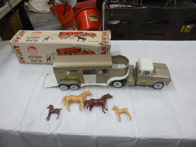 lot 101 image: Vintage Nylint Horse Van