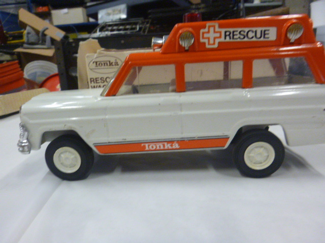 lot 102 image: Vintage Tonka Rescue Wagoneer