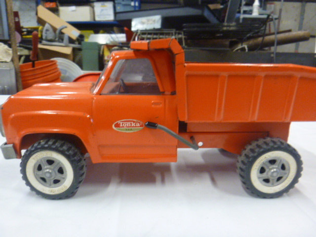 lot 108 image: Vintage Tonka Dump Truck
