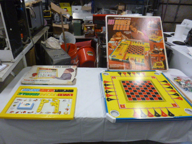 lot 120 image: Magnetic ReadNRite Board - A Child Guidance Toy