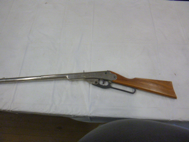 lot 123 image: Daisy Model 36 BB Gun