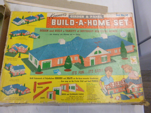 lot 124 image: Kenners Girder and Panel Build-A-Home Set