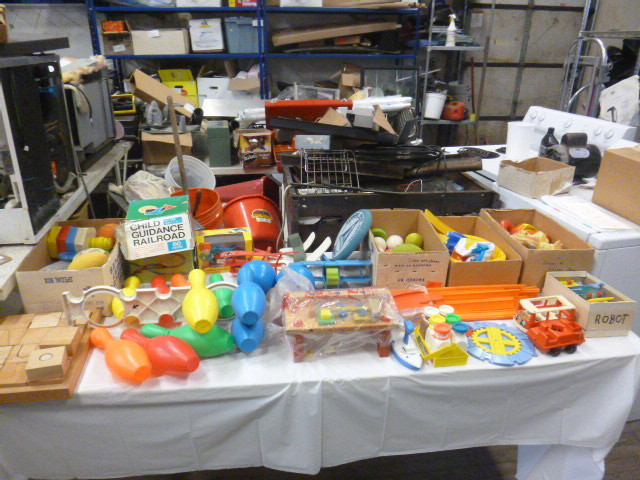 lot 127 image: Miscellaneous Old Toys