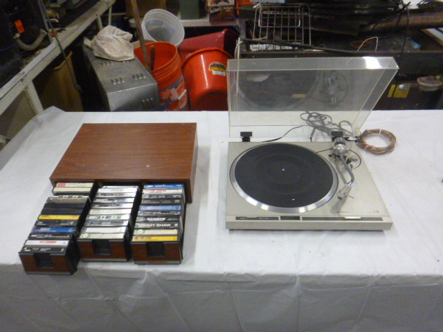 lot 143 image: Pioneer Turn Table