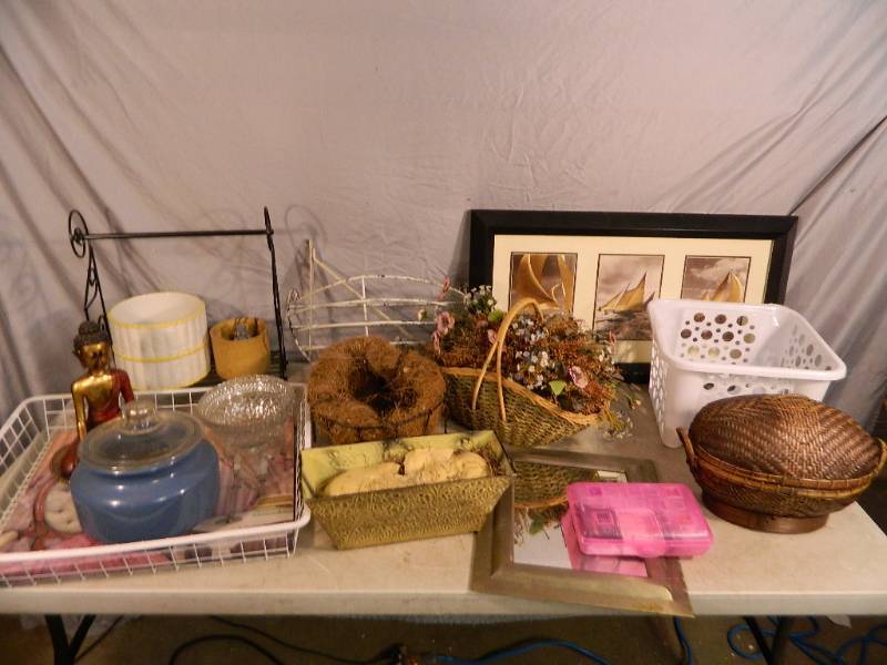 lot 159 image: Decoration, Baskets, Pictures, and More