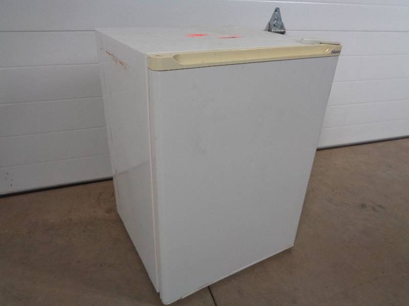 lot 169 image: Haier Mini Refrigerator