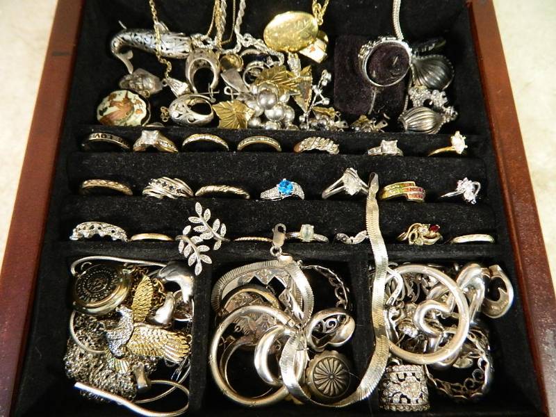 lot 1 image: Jewlery Box Full of Assorted Jewlery