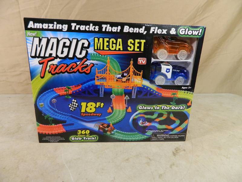 lot 4 image: New Magic Tracks Mega Set
