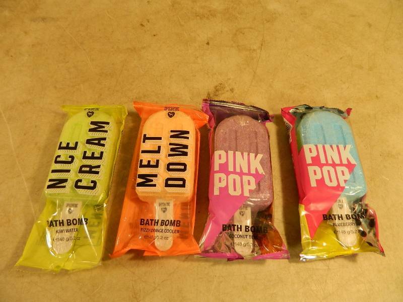 lot 7 image: 4 New Victorias Secret Popsicle Bath Bombs