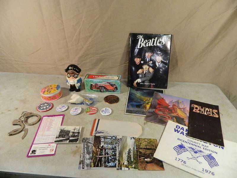lot 51 image: Assorted Collectibles