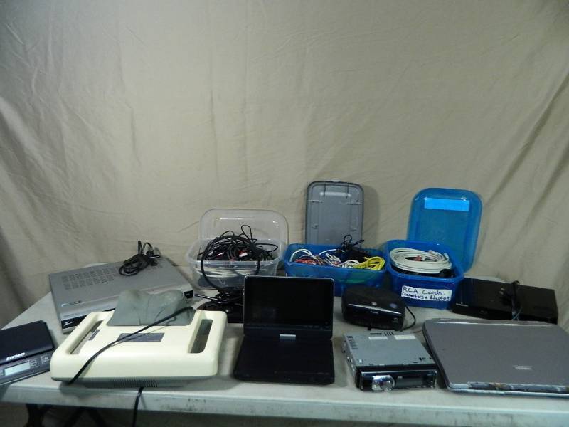 lot 96 image: Assorted Electronics