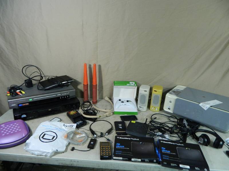 lot 106 image: Assorted Electronics